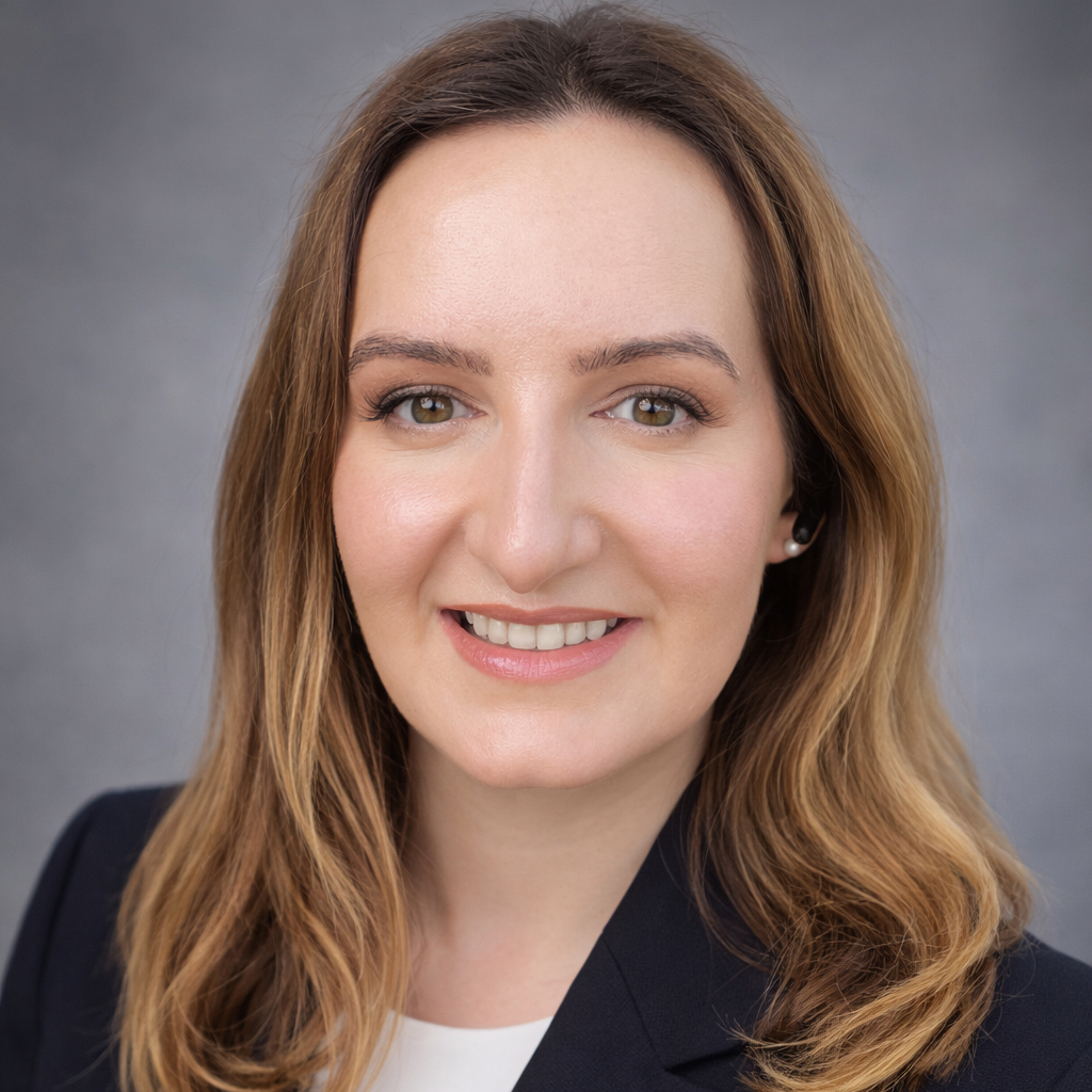 Leanne Lindsay headshot photograph image